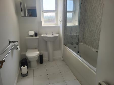2 bedroom Flat to let in Canavan Park, Falkirk, FK2