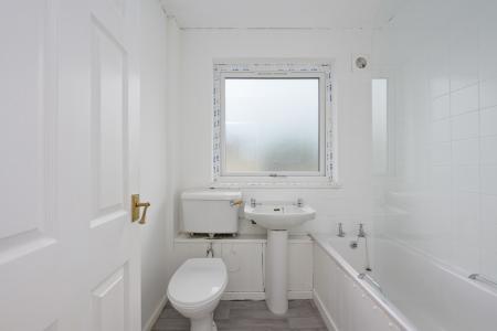 2 bedroom Terraced House for sale in Loanhead Avenue, Dennyloanhead, FK4
