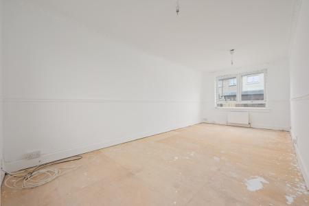 2 bedroom Terraced House for sale in Loanhead Avenue, Dennyloanhead, FK4