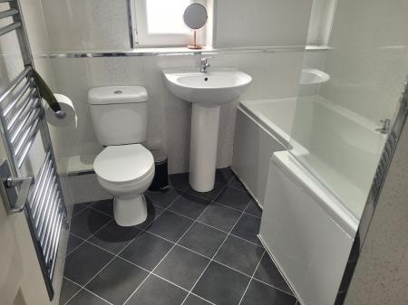 2 bedroom Flat to let in Teviot Street, Falkirk, FK1