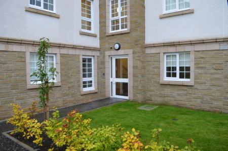 1 bedroom Flat to let in Crown Crescent, Larbert, FK5