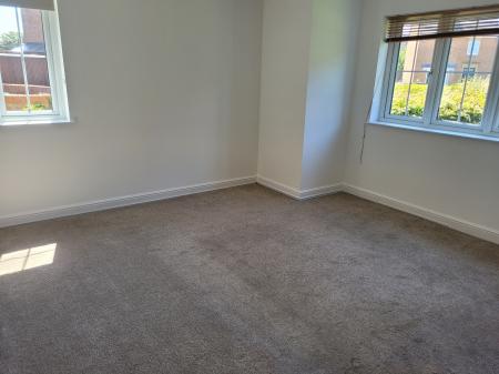 2 bedroom Flat to let in Wilkie Place, Larbert, FK5