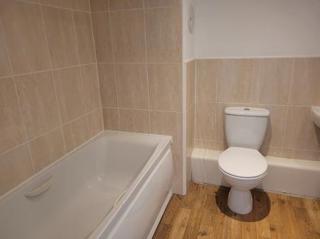 2 bedroom Flat to let in Wilkie Place, Larbert, FK5