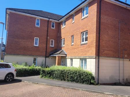 2 bedroom Flat to let in Wilkie Place, Larbert, FK5
