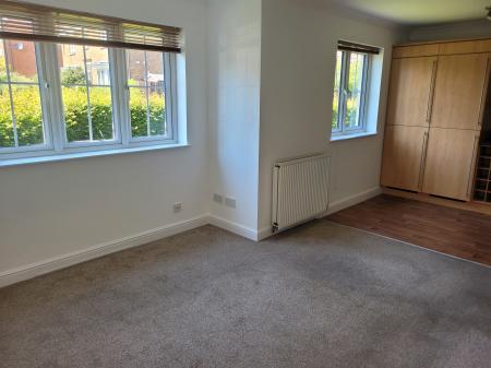 2 bedroom Flat to let in Wilkie Place, Larbert, FK5