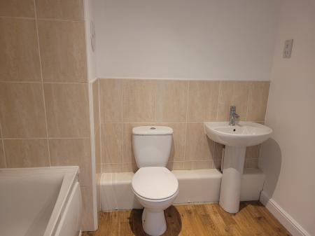 2 bedroom Flat to let in Wilkie Place, Larbert, FK5
