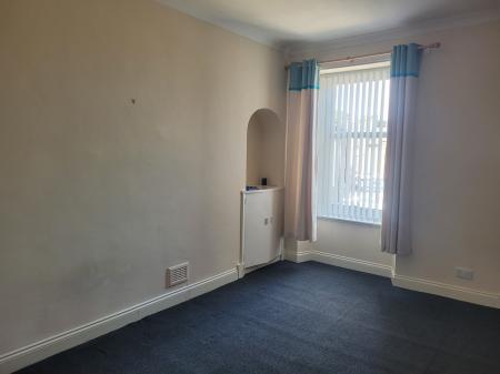 1 bedroom Flat to let in Grangemouth Road, Falkirk, FK2