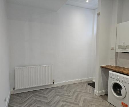 2 bedroom Terraced House to let in Ailsa Court, Maddiston, FK2