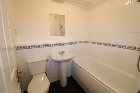 2 bedroom Flat to let in Ladysmill Court, Falkirk, FK2