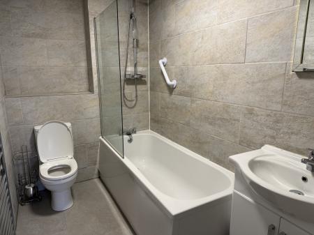 2 bedroom Flat to let in Clyde Street, Camelon, FK1