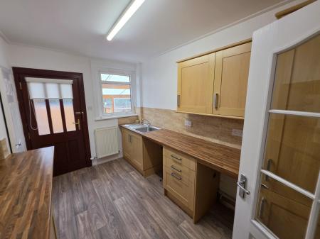 2 bedroom Flat to let in Windsor Crescent, Maddiston, FK2
