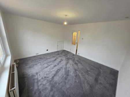 2 bedroom Flat to let in Windsor Crescent, Maddiston, FK2