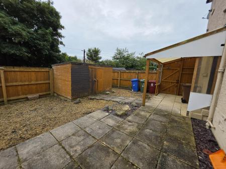 2 bedroom Flat to let in Windsor Crescent, Maddiston, FK2