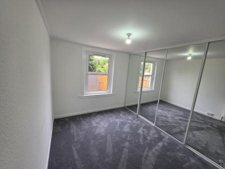 2 bedroom Flat to let in Windsor Crescent, Maddiston, FK2