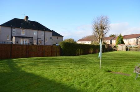 3 bedroom Flat to let in Queens Court, Larbert, FK5