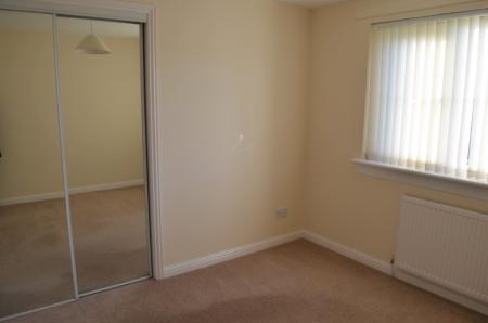 3 bedroom Flat to let in Queens Court, Larbert, FK5