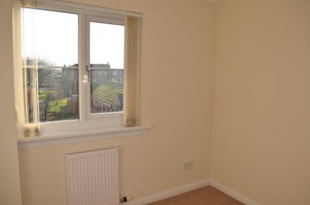 3 bedroom Flat to let in Queens Court, Larbert, FK5