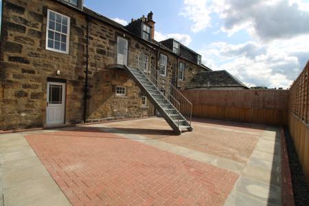 3 bedroom Flat to let in Grahams Road, Falkirk, FK1
