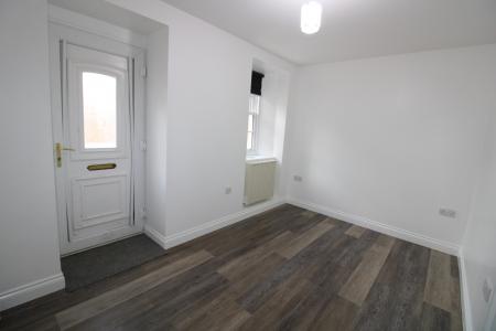 3 bedroom Flat to let in Grahams Road, Falkirk, FK1