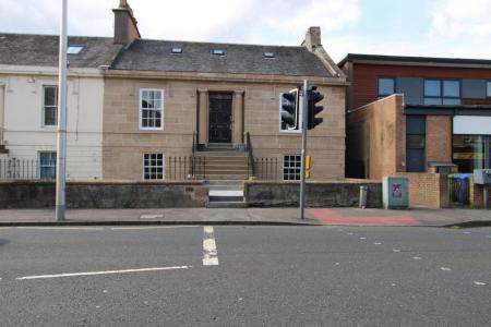 3 bedroom Flat to let in Grahams Road, Falkirk, FK1
