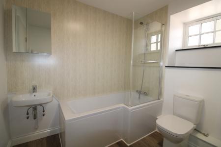 3 bedroom Flat to let in Grahams Road, Falkirk, FK1
