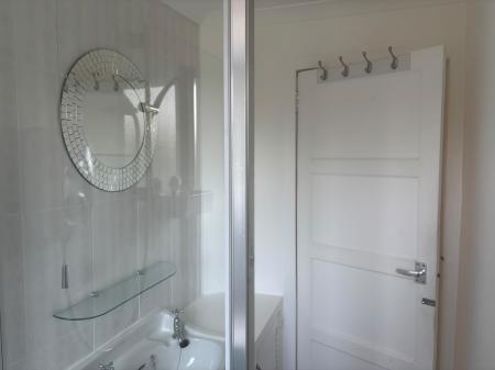 2 bedroom Flat to let in McLaren Terrace, Carron, FK2