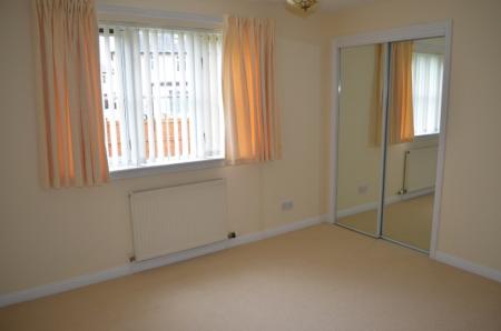 2 bedroom Flat to let in Queens Court, Larbert, FK5