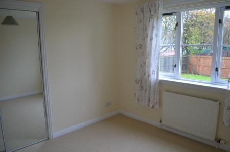 2 bedroom Flat to let in Queens Court, Larbert, FK5