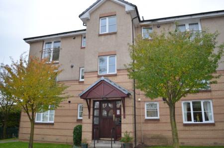 2 bedroom Flat to let in Queens Court, Larbert, FK5