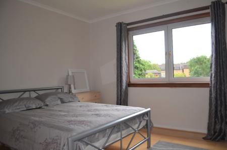 3 bedroom Flat to let in Millburn Street, Falkirk, FK2
