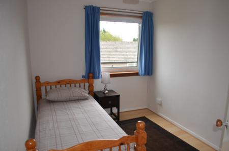 3 bedroom Flat to let in Millburn Street, Falkirk, FK2