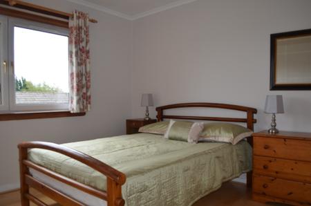 3 bedroom Flat to let in Millburn Street, Falkirk, FK2