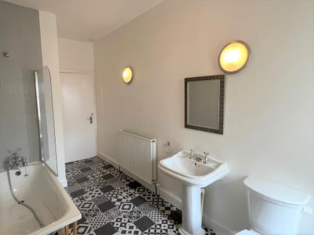 3 bedroom Flat to let in Vicar Street, Falkirk, FK1
