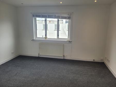 3 bedroom Flat to let in Main Street, Stenhousemuir, FK5