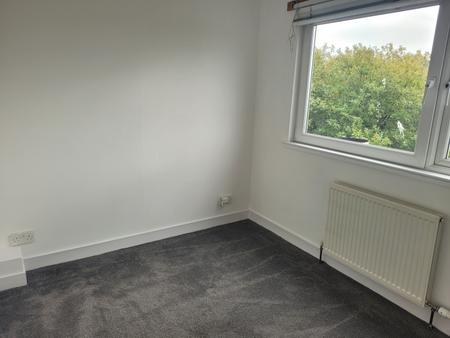 3 bedroom Flat to let in Main Street, Stenhousemuir, FK5