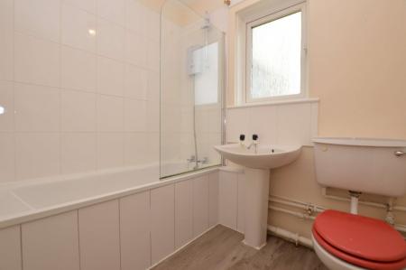 2 bedroom Flat to let in Lavender Drive, Greenhills, East Kilbride, South Lanarkshire, G75