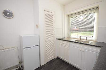 2 bedroom Flat to let in Ferguson Street, Johnstone, Renfrewshire, PA5