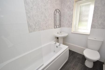 2 bedroom Flat to let in Ferguson Street, Johnstone, Renfrewshire, PA5