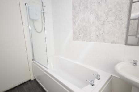 2 bedroom Flat to let in Ferguson Street, Johnstone, Renfrewshire, PA5