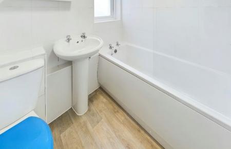 2 bedroom Flat to let in Glen Isla, East Kilbride, South Lanarkshire, G74