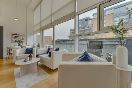 2 bedroom Flat for sale in Ingram Street, Merchant City, Glasgow, G1