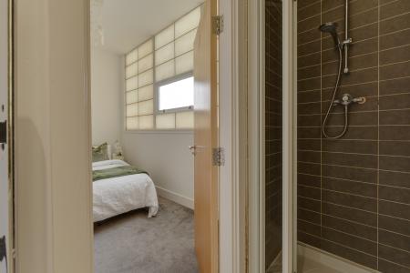 2 bedroom Flat for sale in Ingram Street, Merchant City, Glasgow, G1