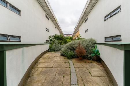 2 bedroom Flat for sale in Ingram Street, Merchant City, Glasgow, G1