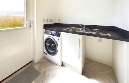 4 bedroom Detached house to let in Barrow Drive, Newlandsmuir, East Kilbride, South Lanarkshire, G75