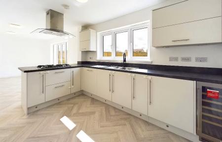 4 bedroom Detached house to let in Barrow Drive, Newlandsmuir, East Kilbride, South Lanarkshire, G75