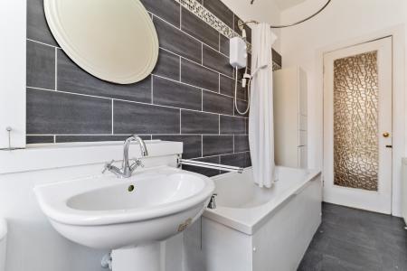 1 bedroom Flat for sale in Langside Road, Govanhill, Glasgow, G42