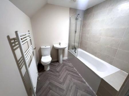 3 bedroom Flat to let in Montgomery Street, The Village, East Kilbride