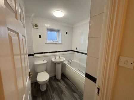 2 bedroom Flat to let in Ferry Road, Glasgow, G3