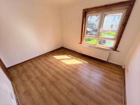 2 bedroom Flat to let in Candermill Road, Stonehouse, ML9