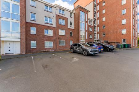 2 bedroom Flat for sale in Eaglesham Court, East Kilbride, G75